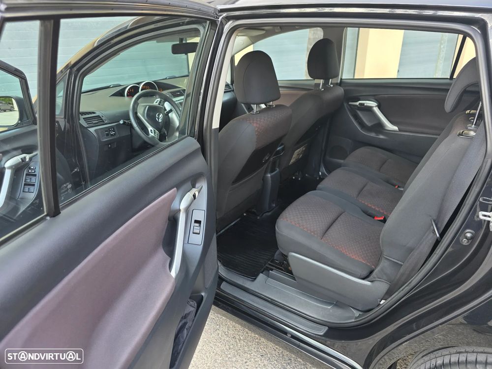 Toyota Verso 2.0 D-4D Comfort - 16