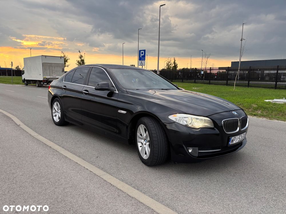 BMW Seria 5 528i xDrive - 1