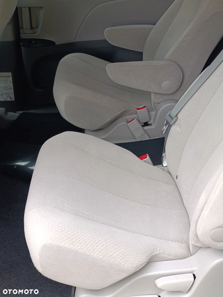 Toyota Sienna 3.5 V6 - 21
