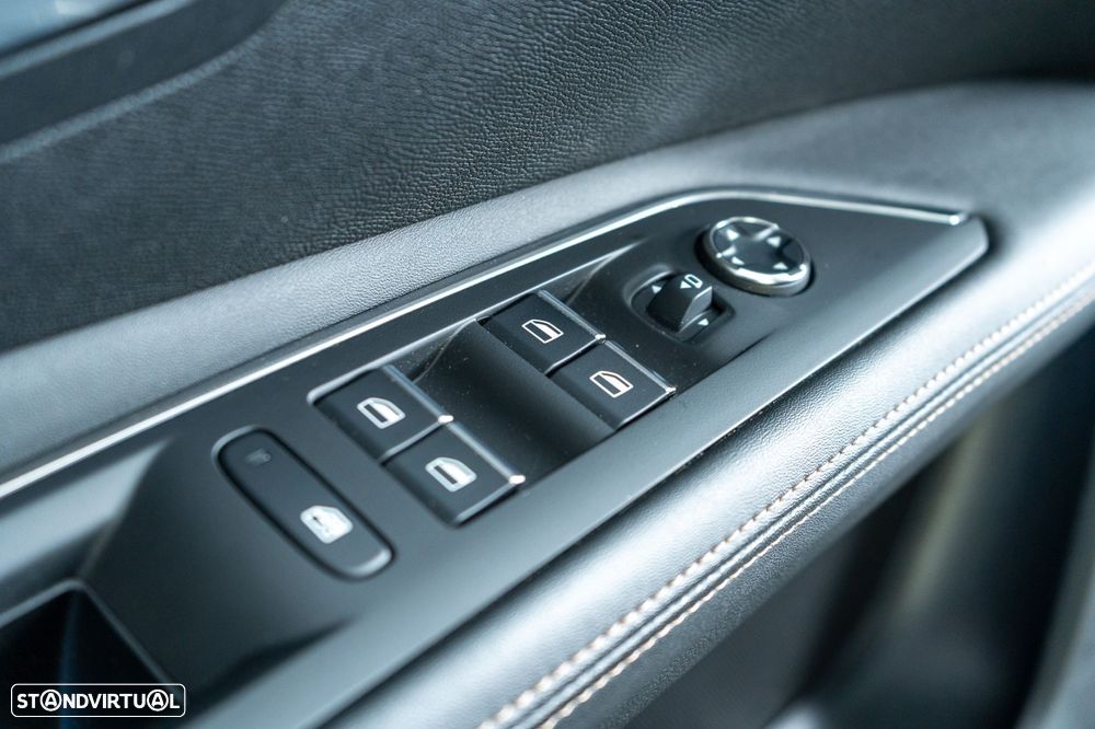 Peugeot 3008 1.6 Hybrid GT Pack e-EAT8 - 26