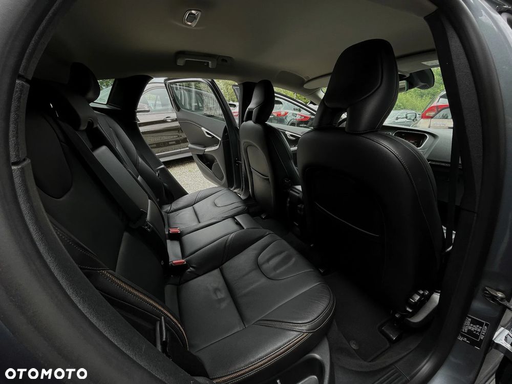 Volvo V40 Cross Country D3 Momentum - 33