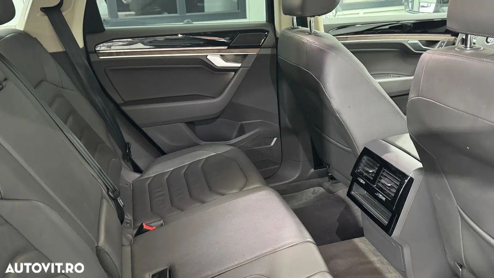 Volkswagen Touareg - 16