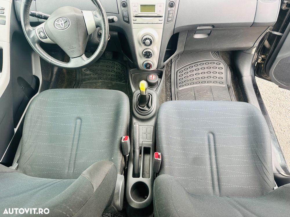 Toyota Yaris 1.4 D-4D Base AC - 11