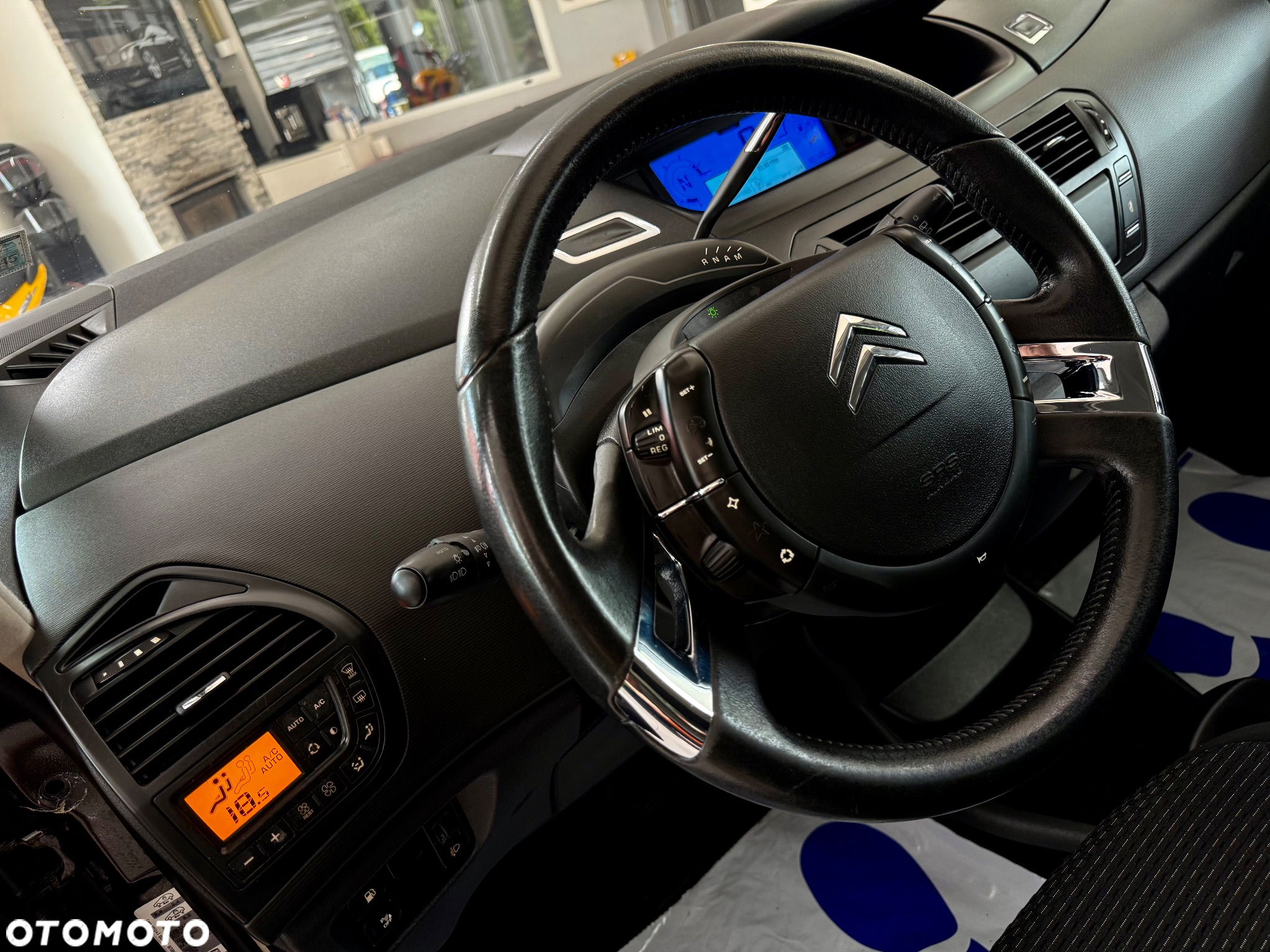 Citroën C4 Grand Picasso 1.6 HDi FAP EGS6 Exclusive - 24
