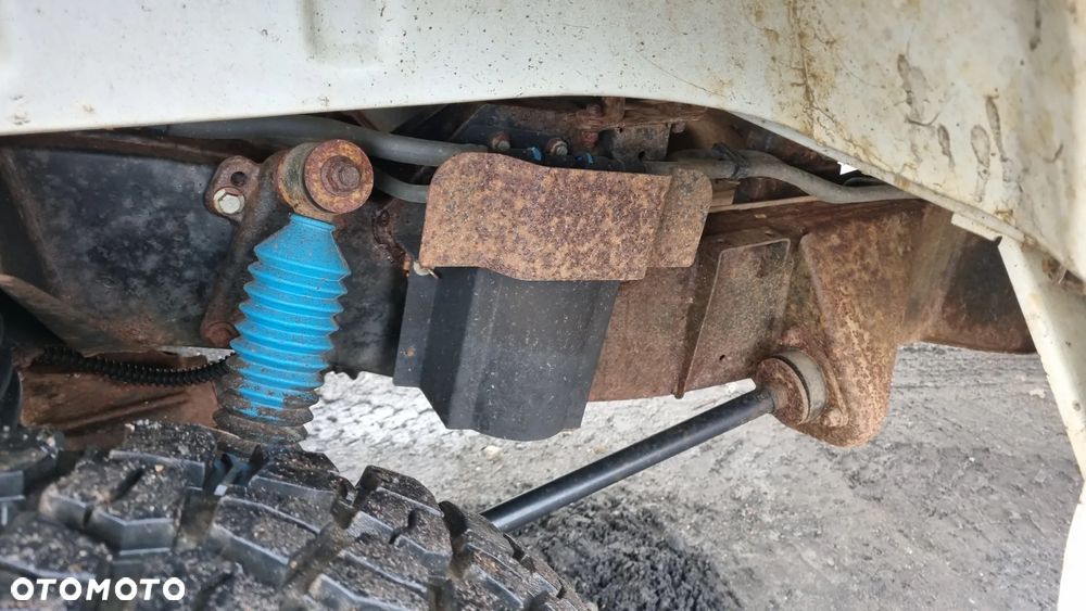 Land Rover Defender - 13