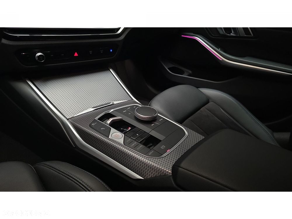 BMW Seria 3 320d xDrive M Sport - 22