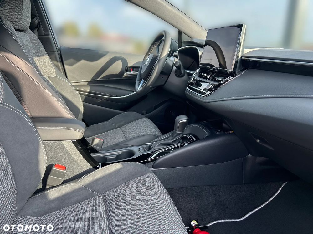 Toyota Corolla 1.8 Hybrid Style - 18