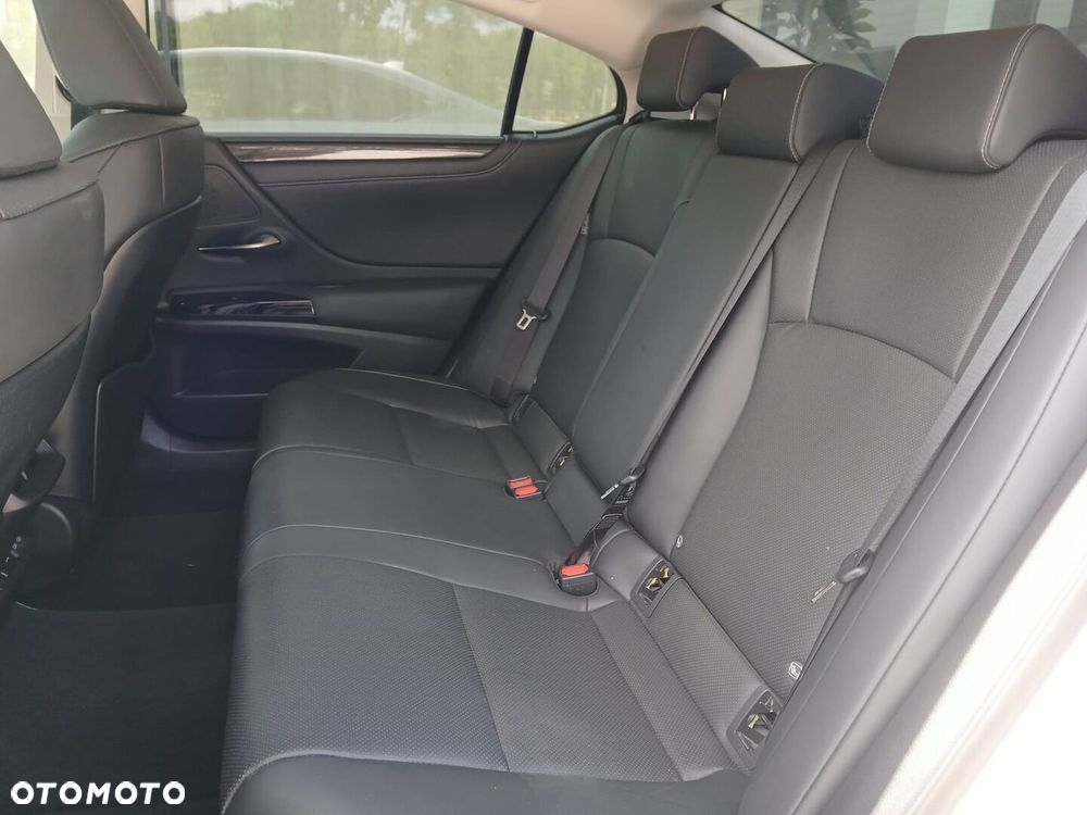 Lexus ES - 7