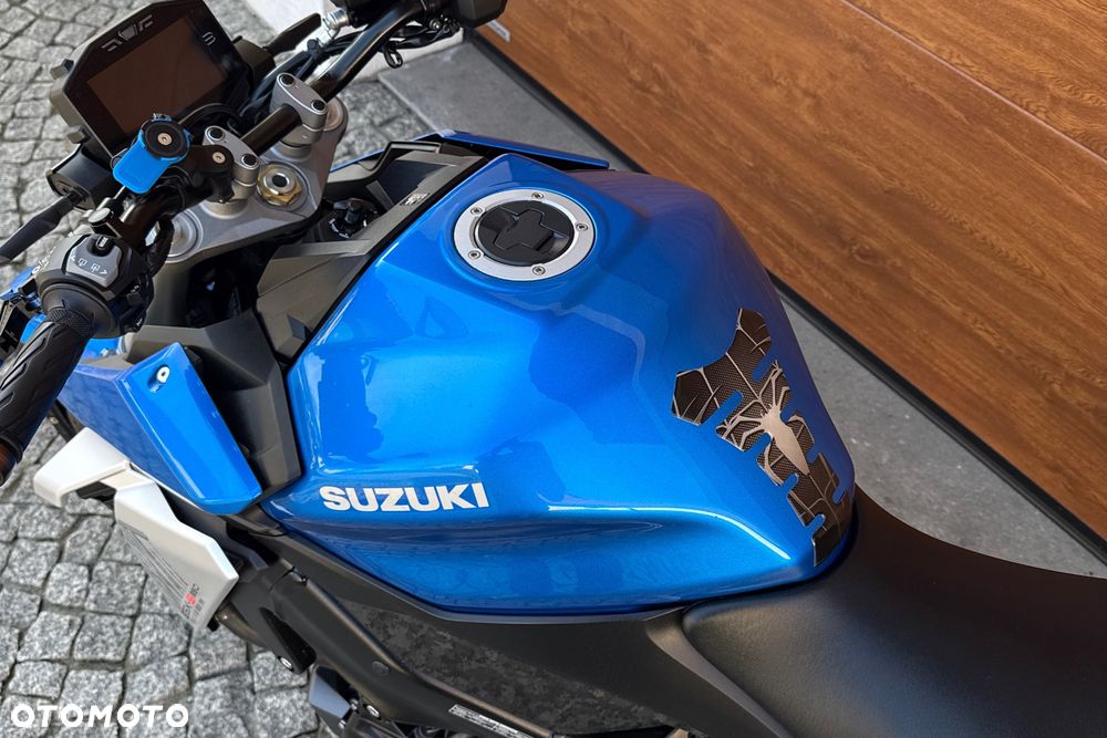 Suzuki GSX - 29