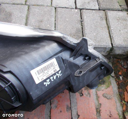 LAMPA PRZEDNIA LEWA OPEL CORSA D 06-11 ORYGINAŁ EUROPA 93189357 - 6