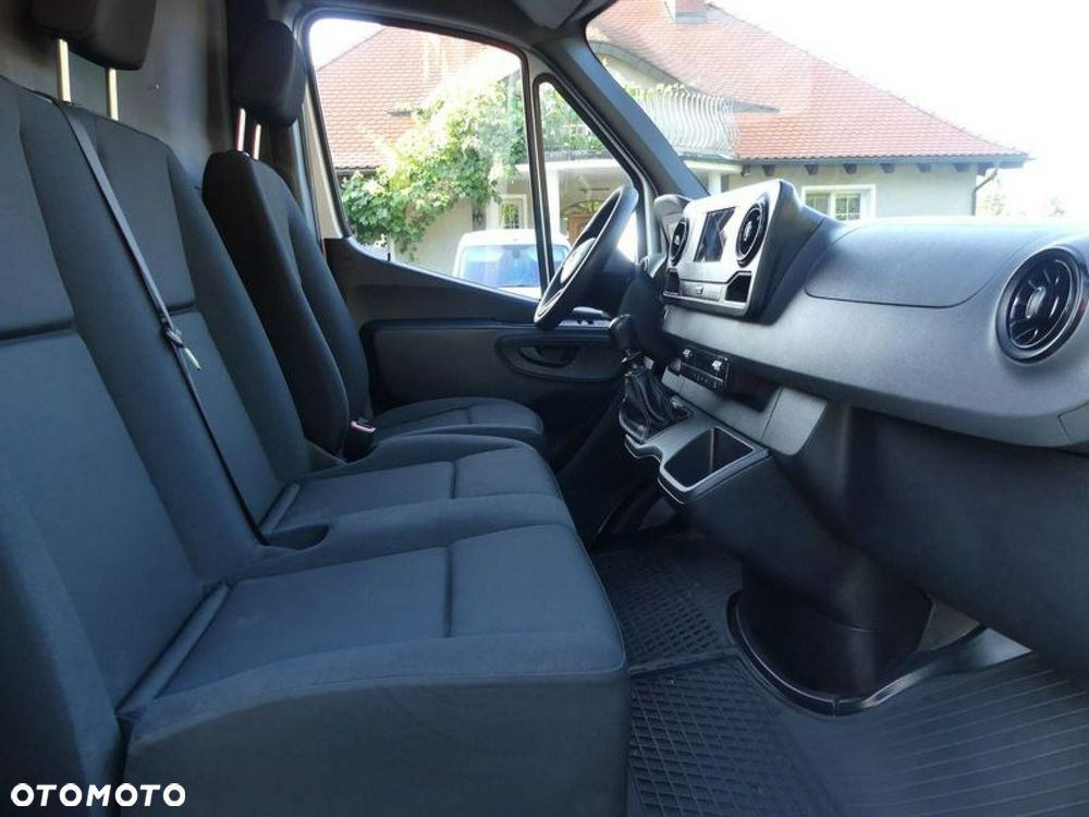 Mercedes-Benz Sprinter - 12