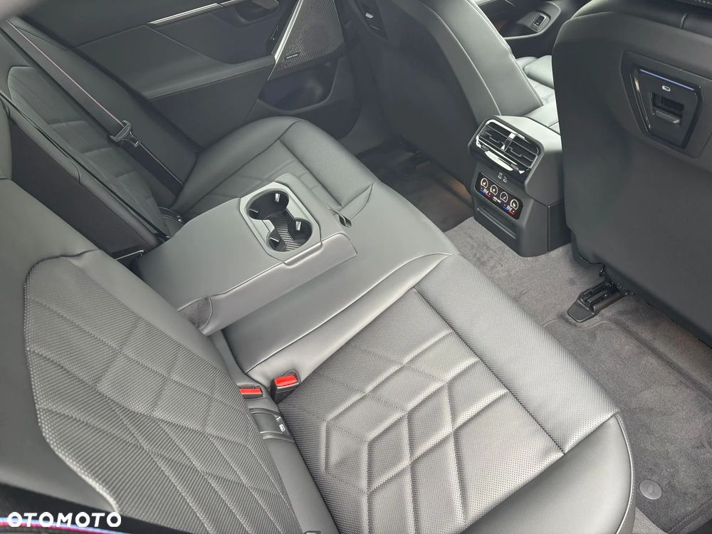 BMW Seria 5 520d xDrive mHEV M Sport - 28