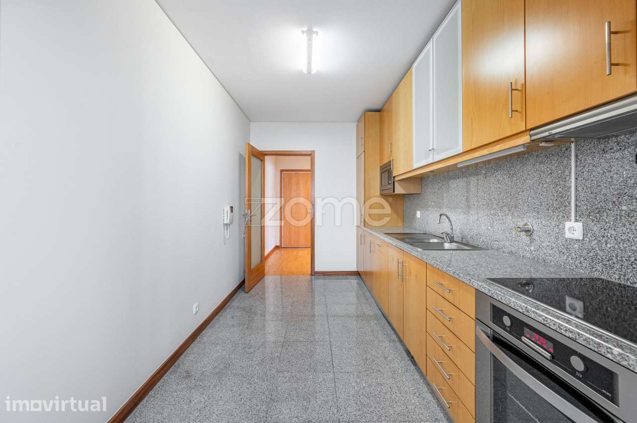 Apartamento T2 | 99 m2 | Garagem | Castelo da Maia | Arrendamento - Grande imagem: 3/28