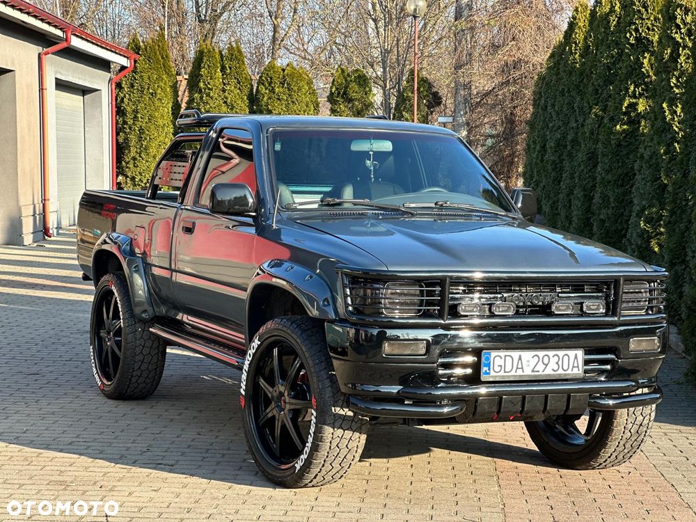 Toyota Hilux - 1