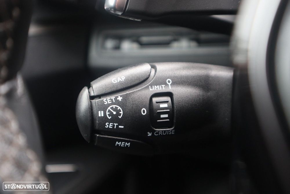 Peugeot 3008 1.5 BlueHDi Allure EAT8 - 36