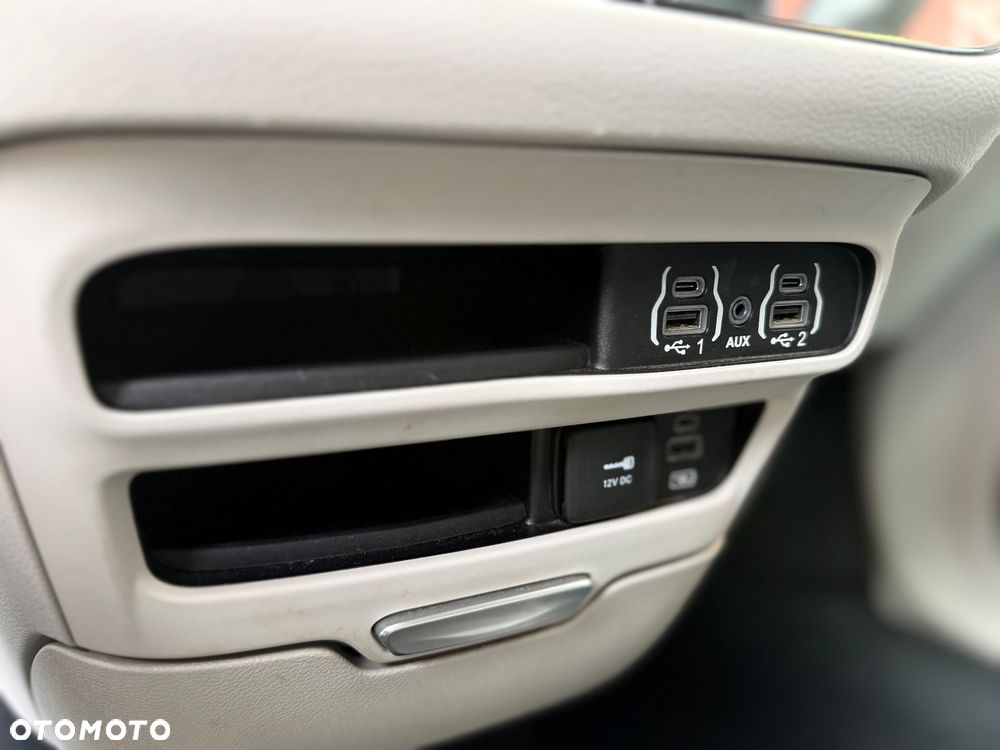 Chrysler Pacifica - 27