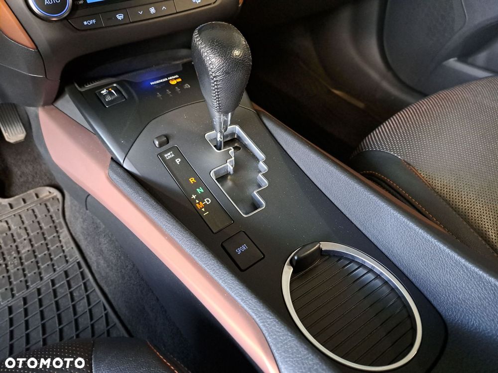 Toyota Avensis 2.0 Premium MS - 30