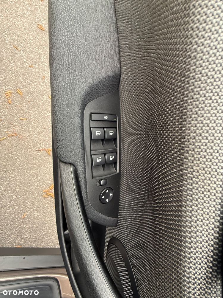 BMW X1 sDrive18d - 13