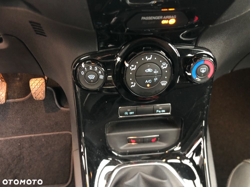 Ford Fiesta 1.0 EcoBoost S&S TITANIUM - 10
