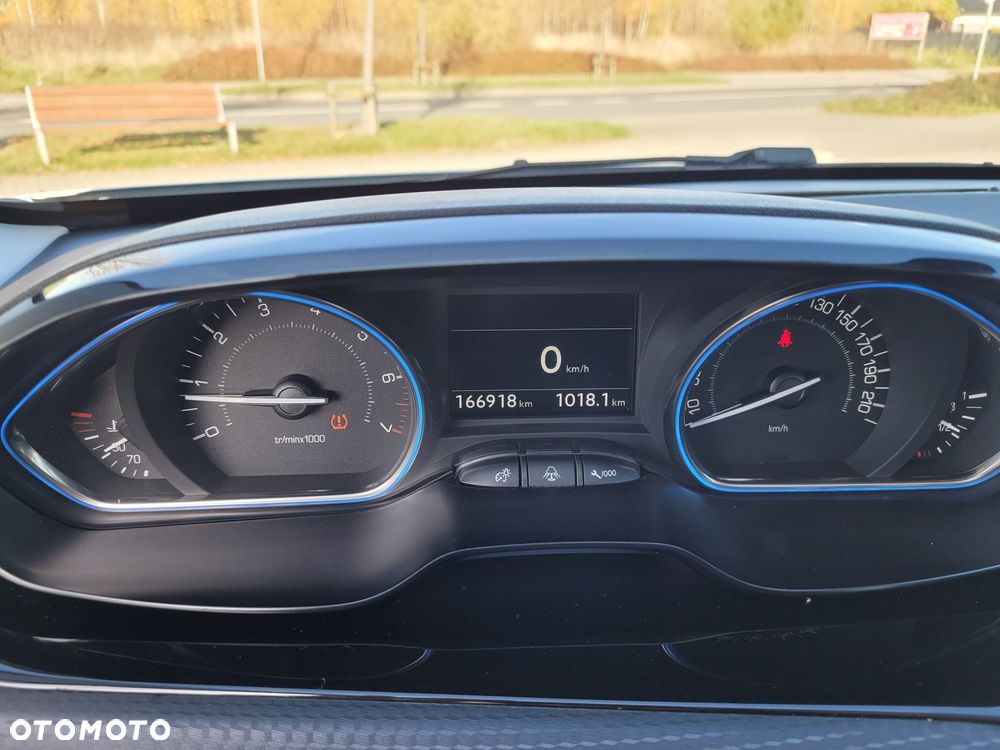 Peugeot 2008 PureTech 130 GPF Stop&Start Signature - 11