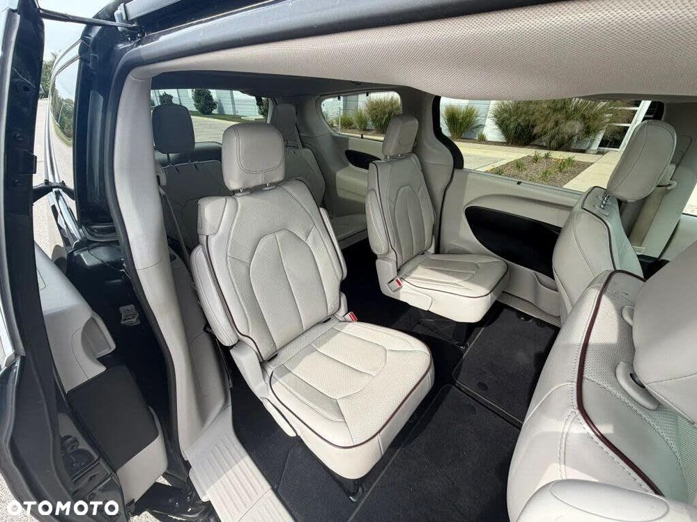Chrysler Pacifica - 15