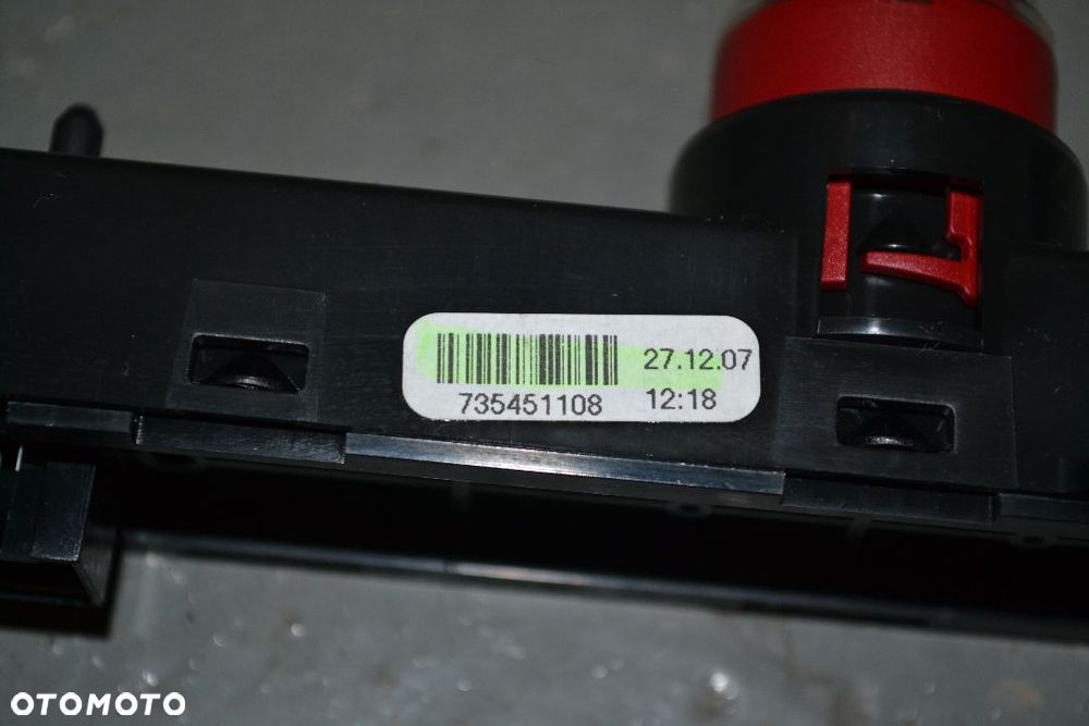 FIAT 500 PRZEŁACZNIK ŚWIATEŁ AWARYJNYCH PANEL ŚRODKOWY 735451108 - 2
