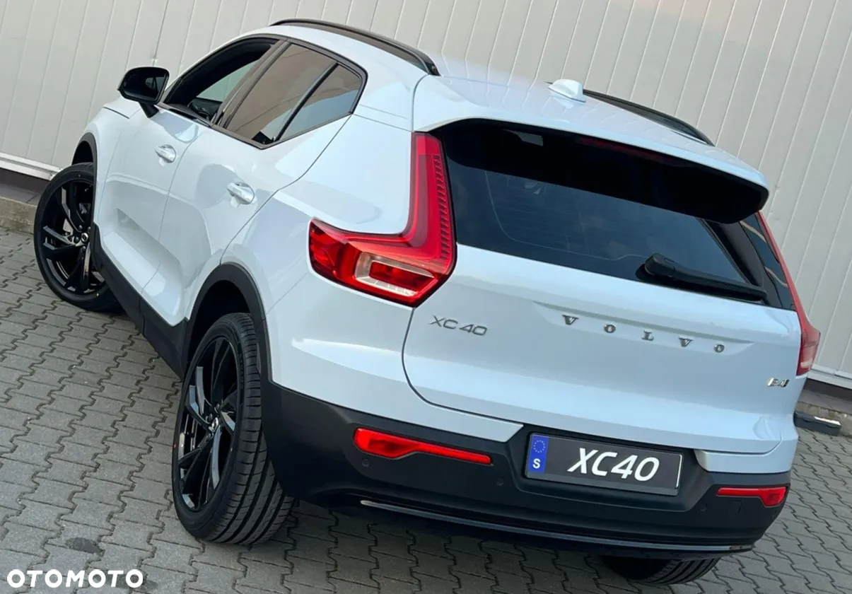 Volvo XC 40 B4 AWD Plus Dark - 10