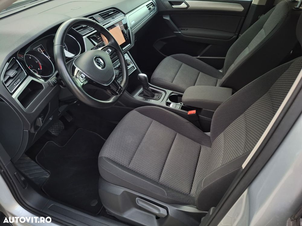 Volkswagen Touran - 14