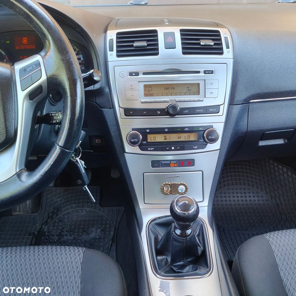 Toyota Avensis 2.0 D-4D Luna - 12