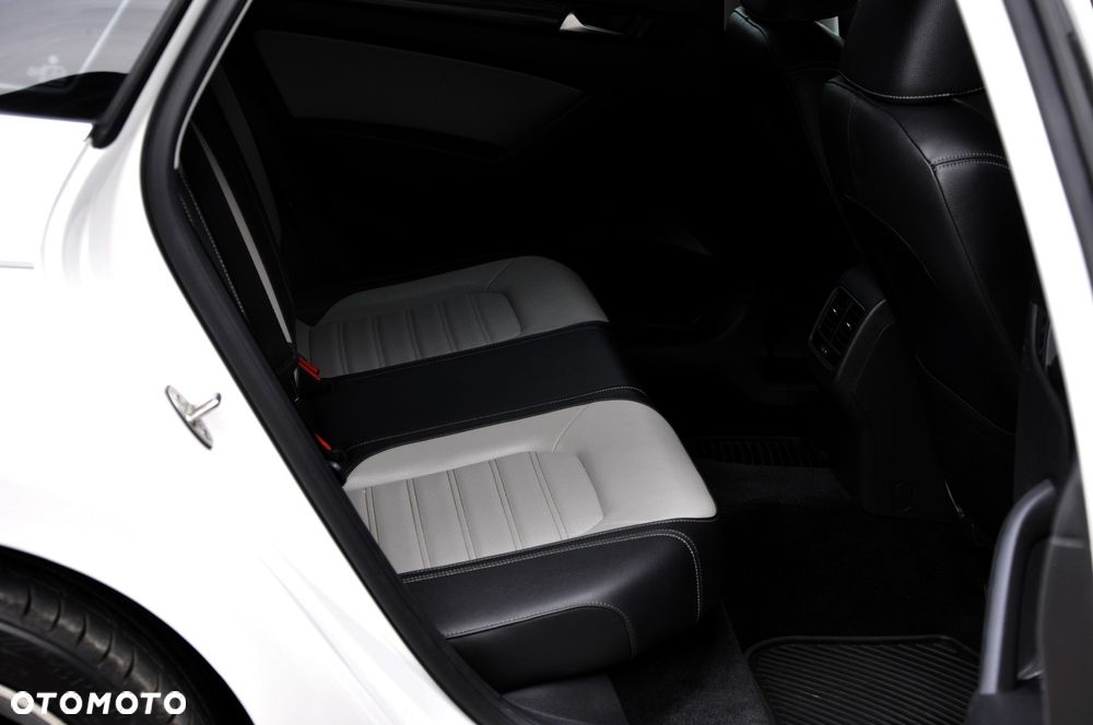 Volkswagen Passat - 33