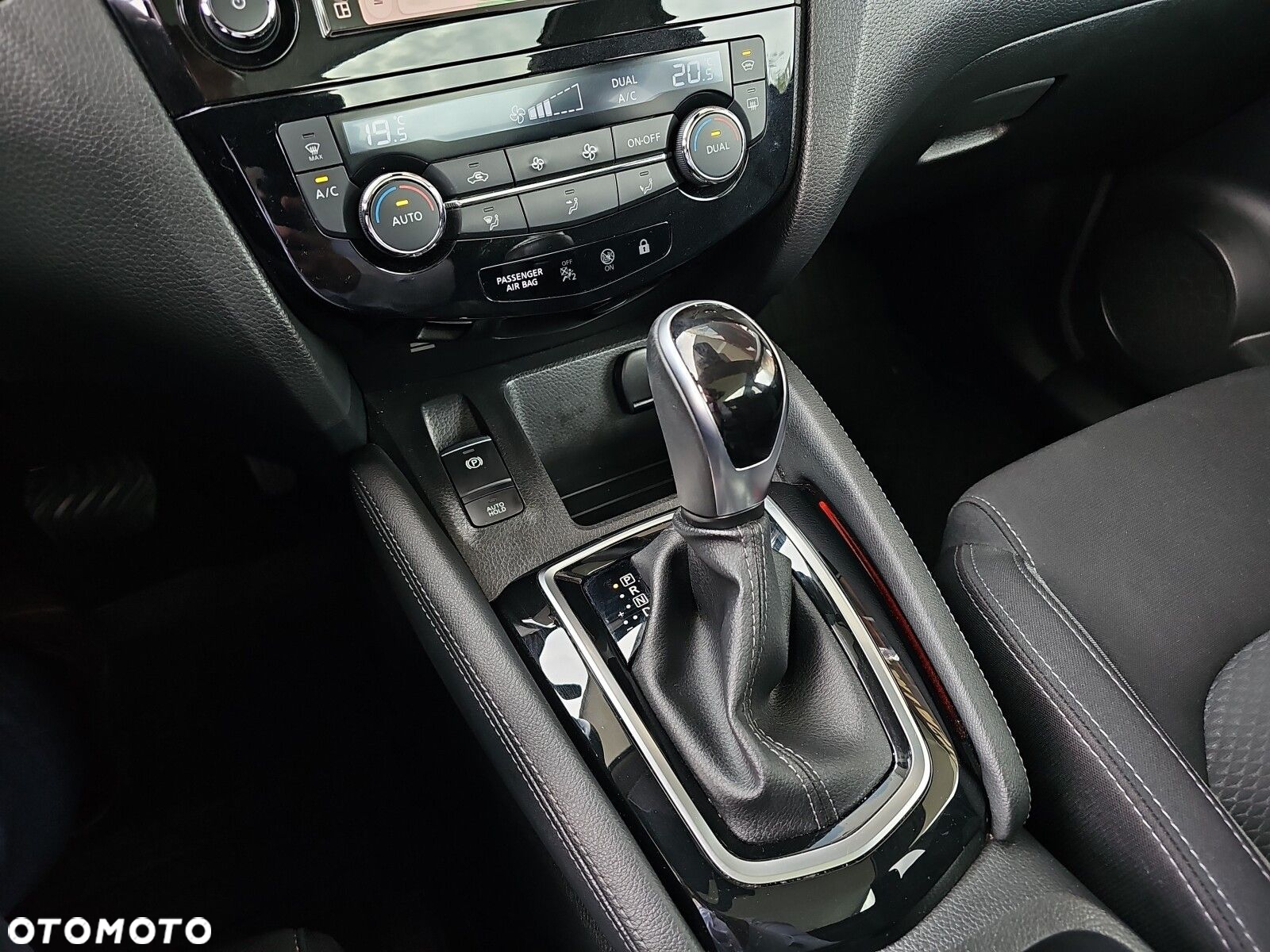 Nissan Qashqai 1.3 DIG-T N-Connecta DCT - 18