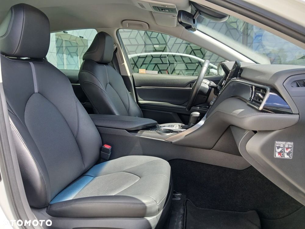 Toyota Camry - 25