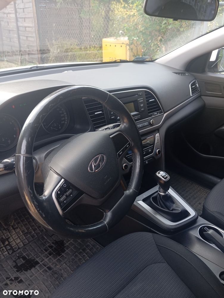 Hyundai Elantra - 8
