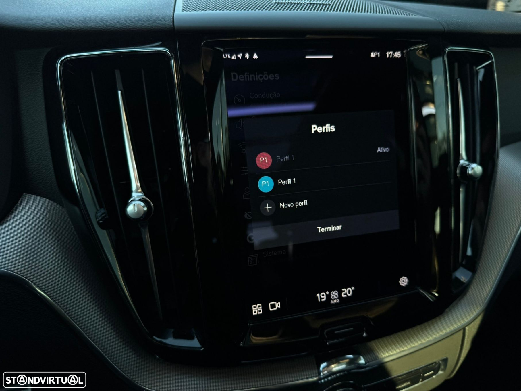 Volvo XC 60 2.0 T6 PHEV R-Design AWD - 56