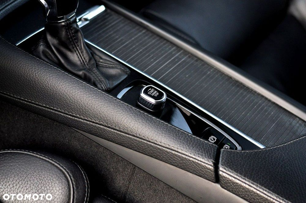 Volvo V90 D3 Momentum Pro - 29