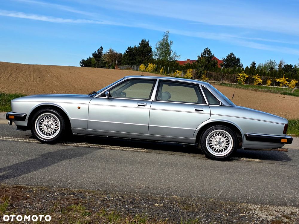Jaguar XJ - 11