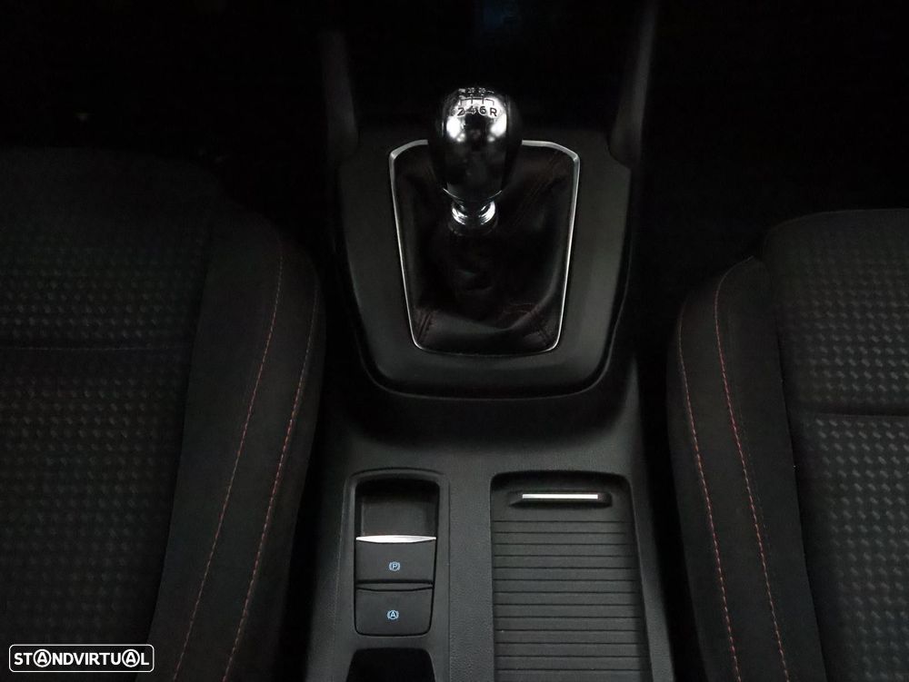 Ford Focus 1.0 EcoBoost MHEV ST-Line - 25