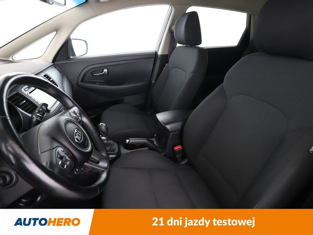 Kia Carens - 10