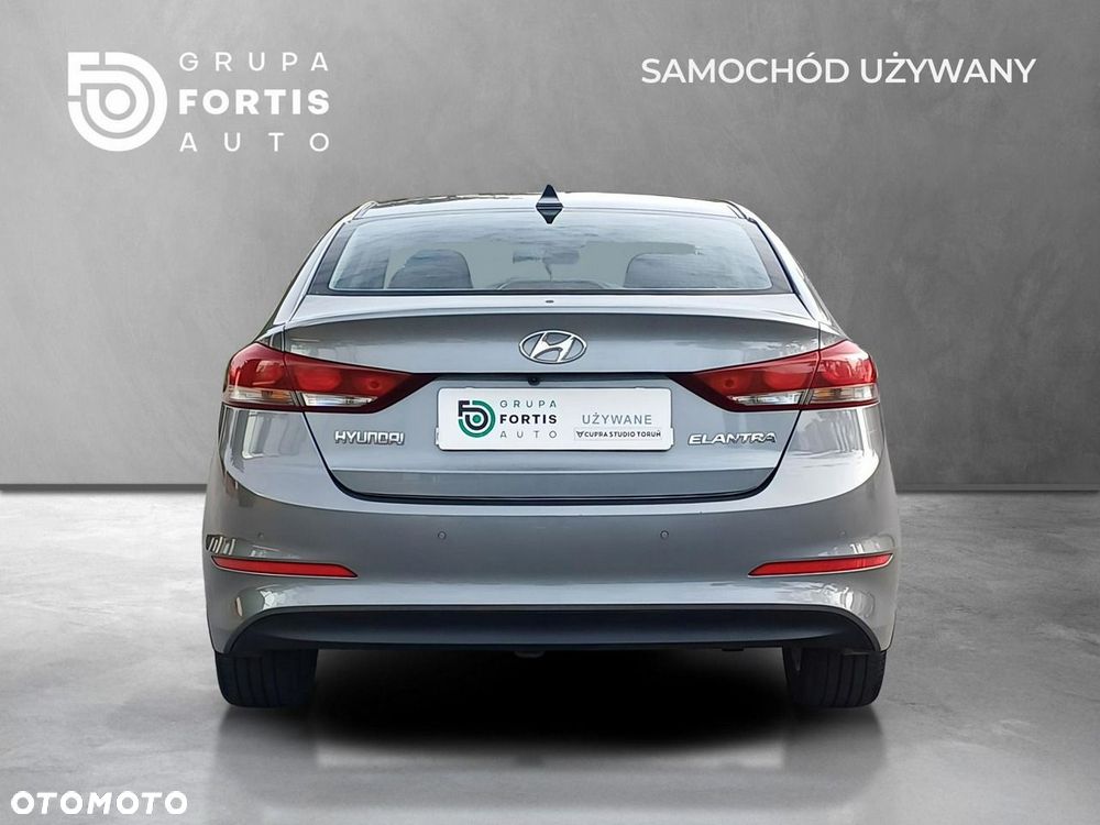 Hyundai Elantra - 4