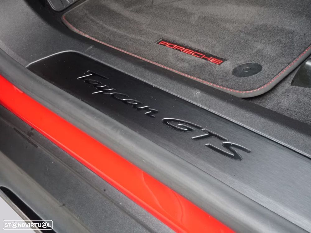 Porsche Taycan Sport Turismo - 16