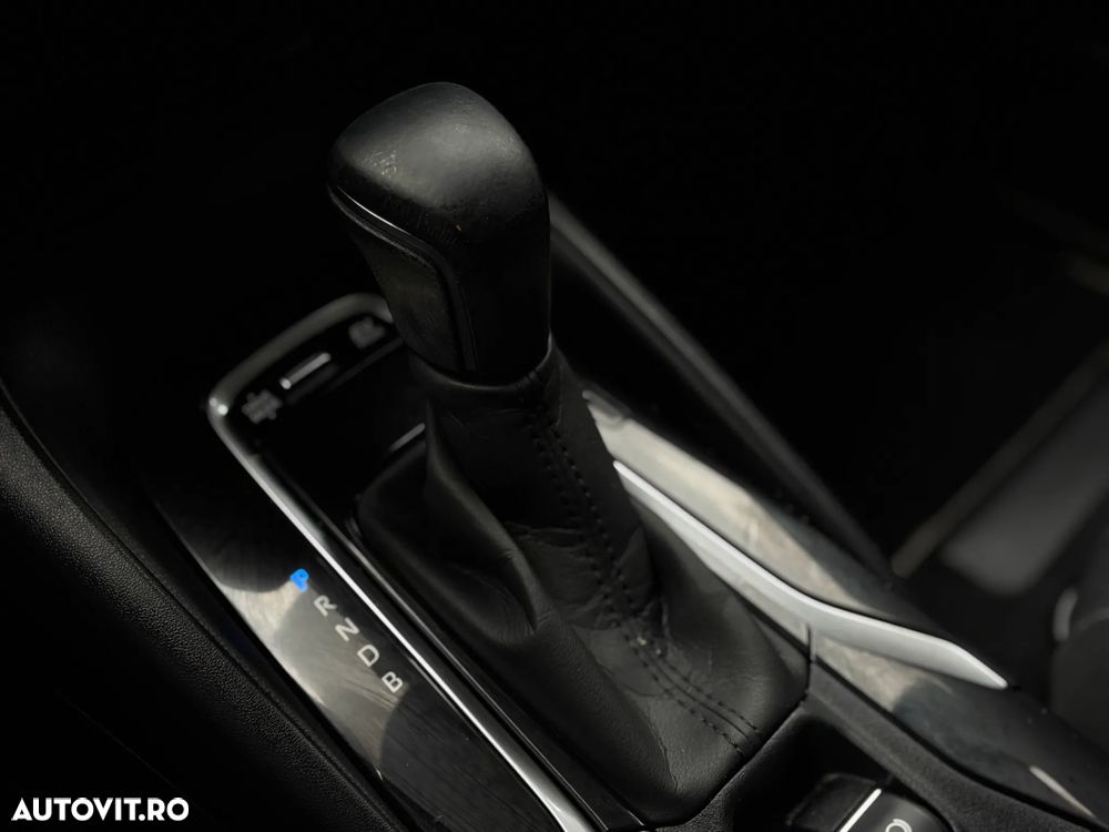 Toyota Corolla 1.8 HSD Business - 29