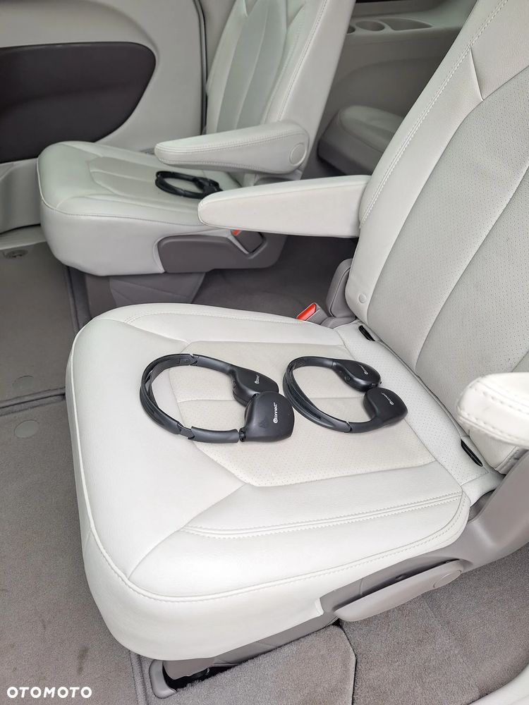 Chrysler Pacifica - 25