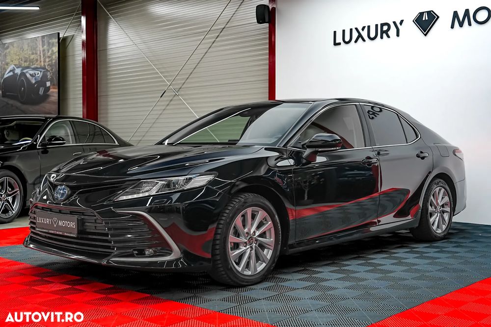 Toyota Camry Luxury - 1