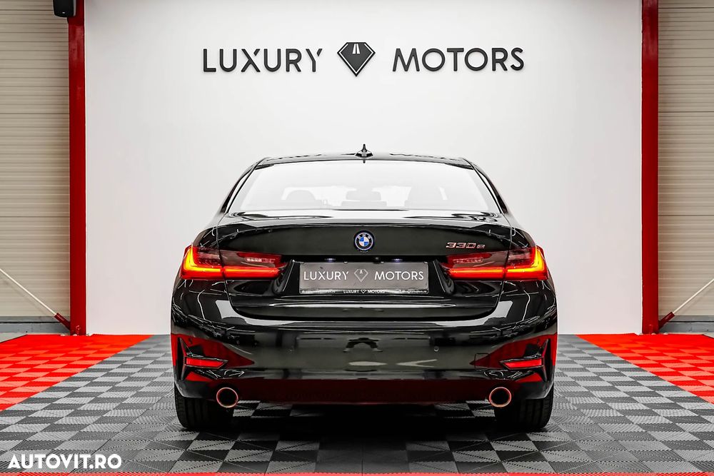 BMW Seria 3 330e Aut. Sport Line - 12