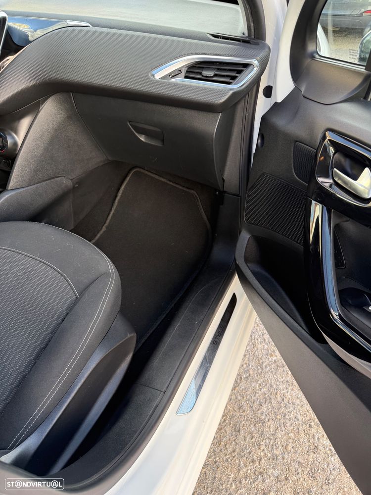 Peugeot 208 1.2 PureTech Active - 14