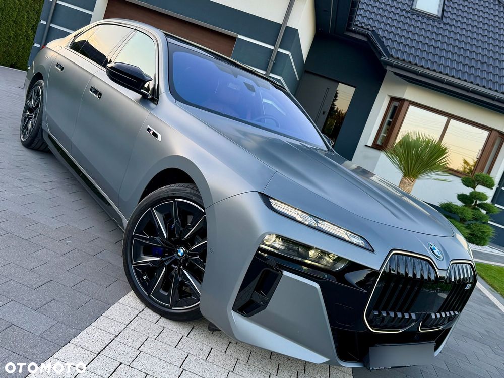 BMW Seria 7 M760e PHEV xDrive Individual Edition sport - 13
