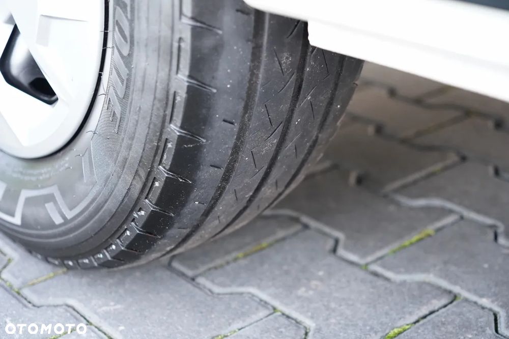 Renault TRAFIC III / BUS / 9 MIEJSC / PIERWSZY WŁAŚCICIEL / POLSKI SALON / 2022 ROK / - 17