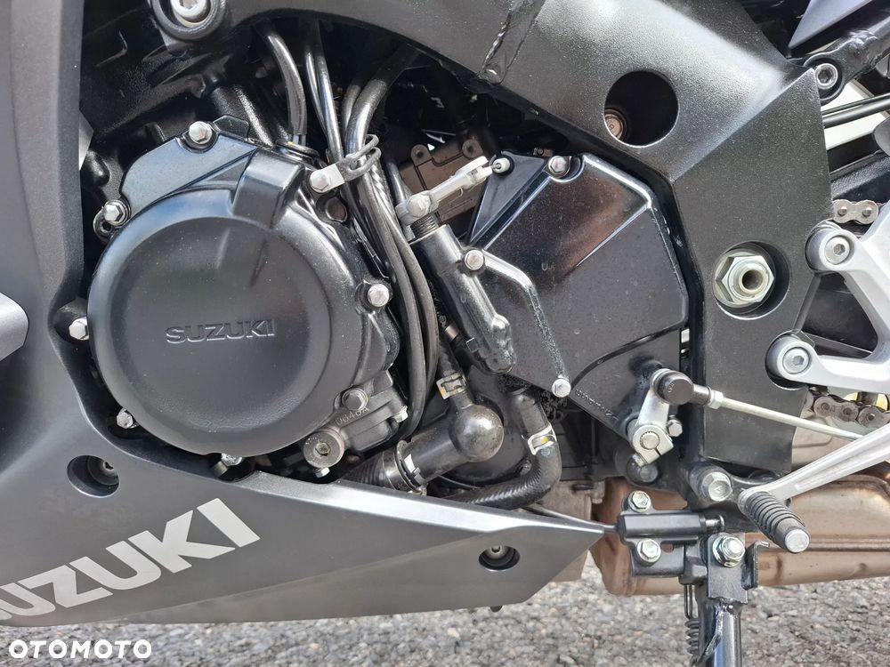 Suzuki GSX 1000 - 27