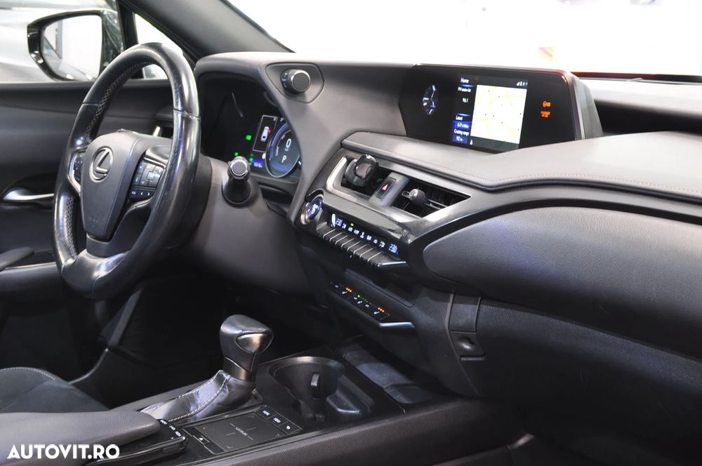 Lexus UX 250h FWD Executive - 12
