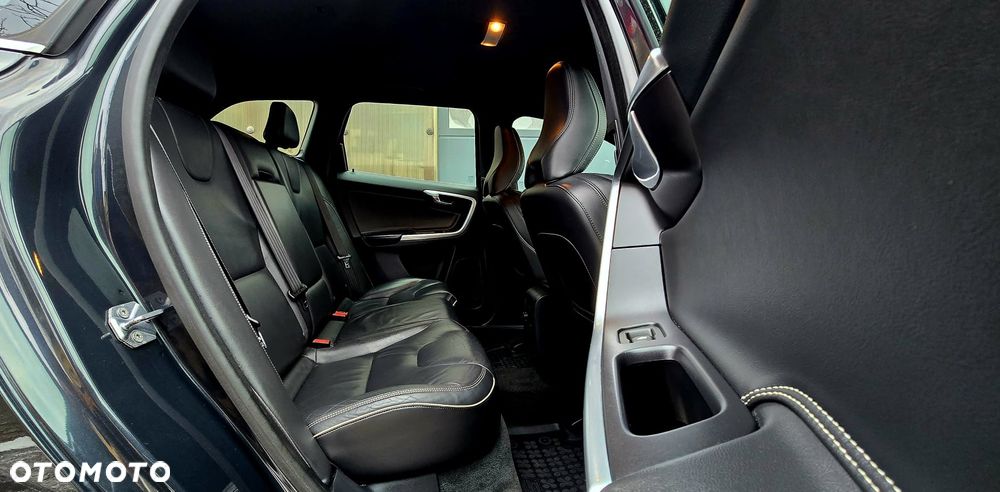 Volvo XC 60 D4 Drive-E R-Design Momentum - 14